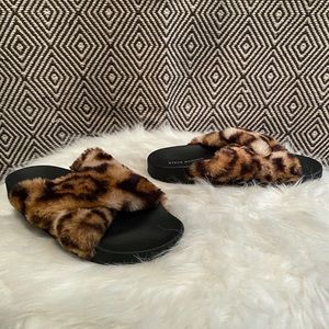 Leopard Shower Slides